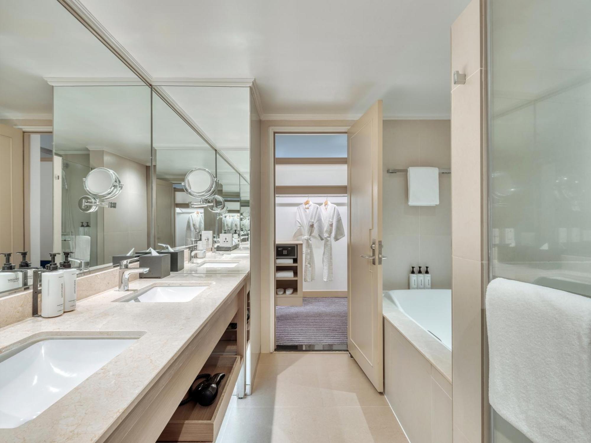 Premium Twin Room,1706565927:JPEG